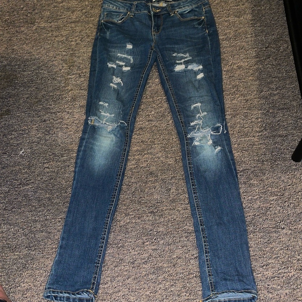 Woman’s sz 3 Eightytwo distressed jeans